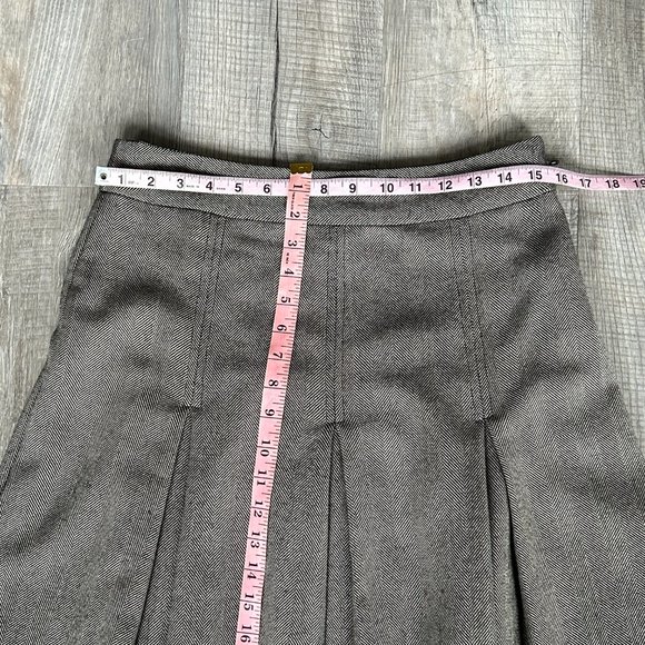 Vintage Banana Republic Wool Herringbone Pleated Y2K Skirt (size 6) - Picture 8 of 11